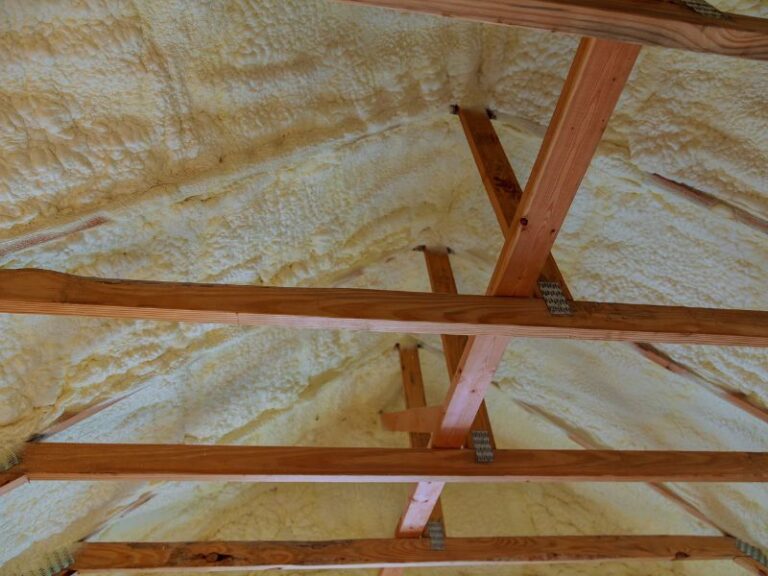 Altbau wurde professionell von Gude bedachungen gedämmt.